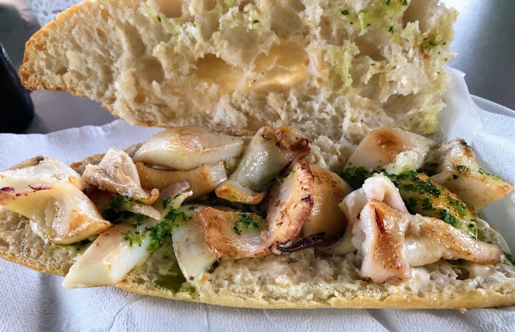 Bar Olimpic — Comida y bebida