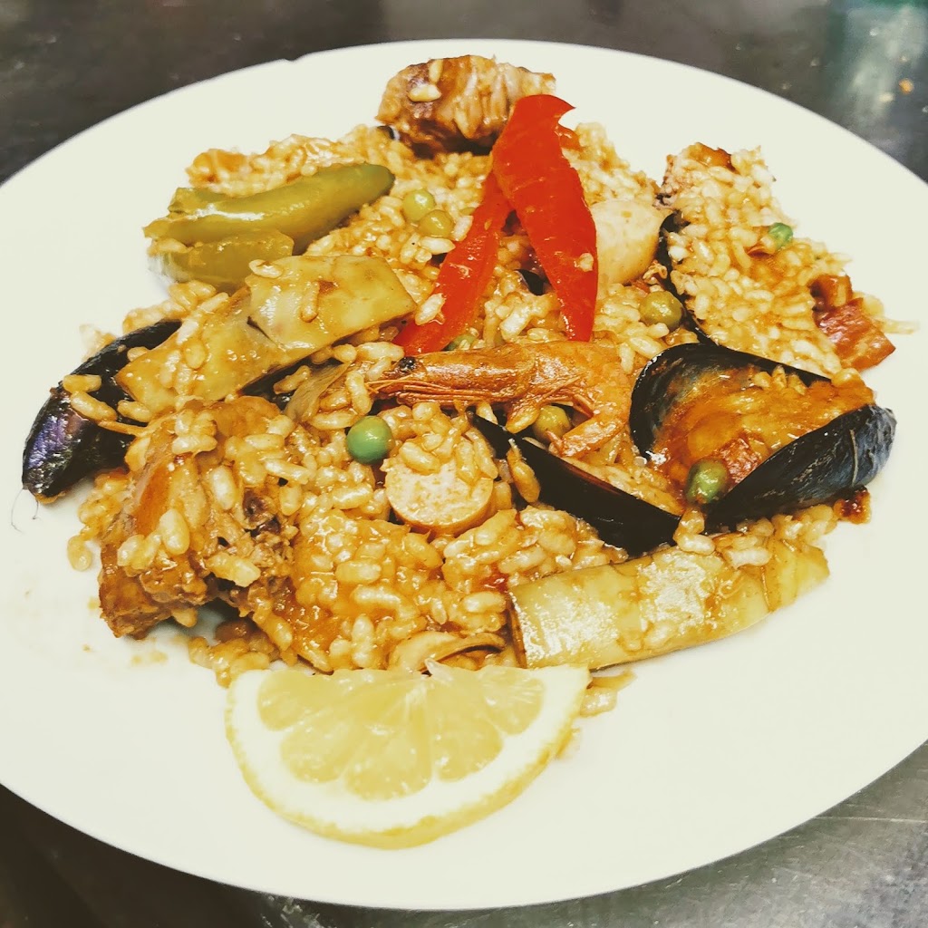 Cafeteria Restaurant La Moreneta — Comida y bebida
