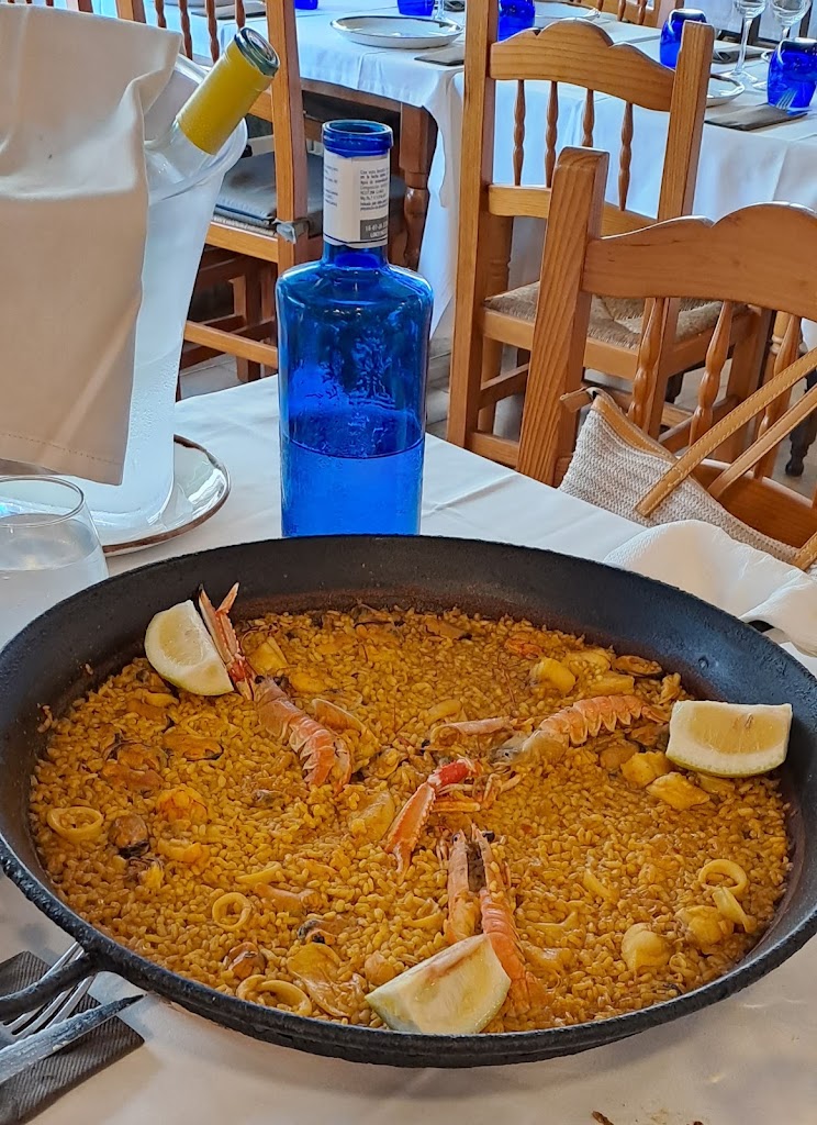 Los Fogones de Ana — Comida y bebida