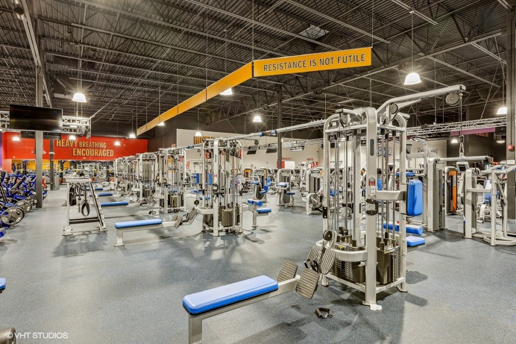  Crunch Fitness - Sparks