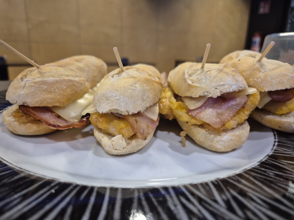 Bar Boto La Zona Santutxu — Comida y bebida