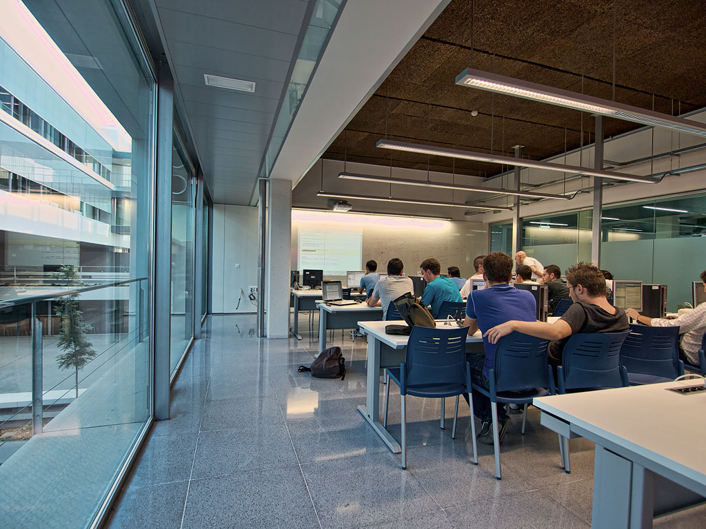 ETSE - Escuela Tecnica Superior de Ingenieria (Universidad de Valencia) — Del propietario