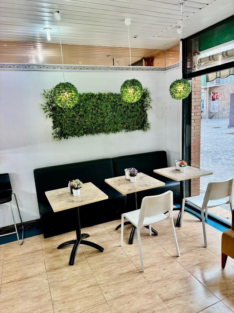 PANADERIA Y CAFETERIA SENSATION — Ambiente