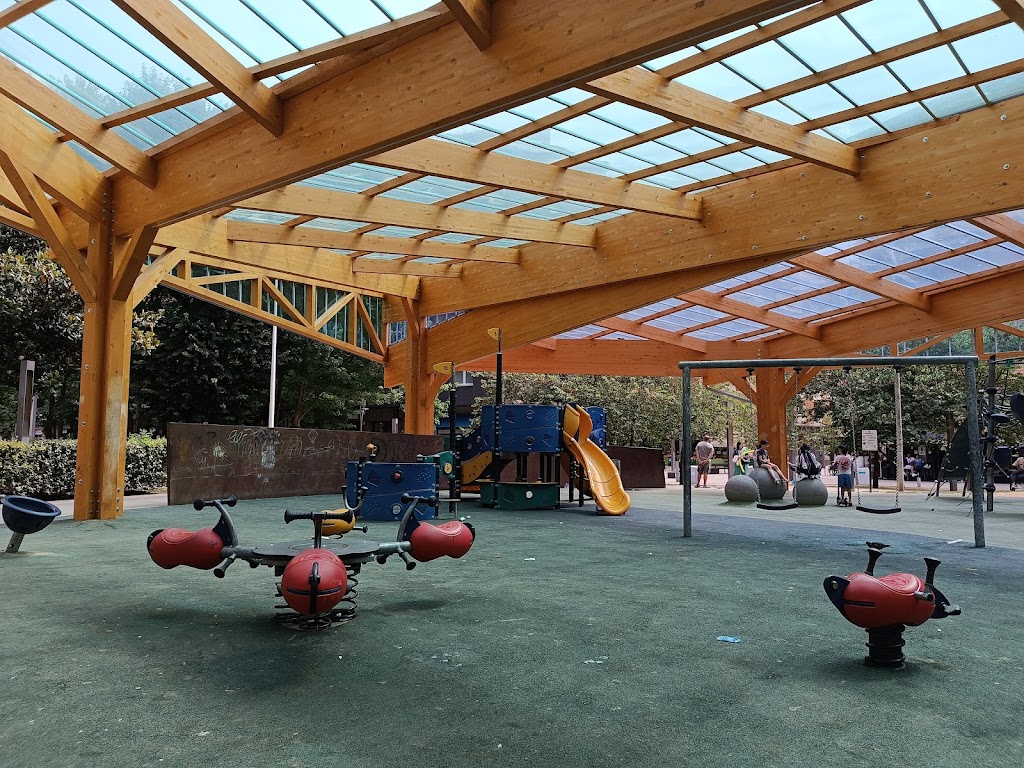 Parque infantil cubierto