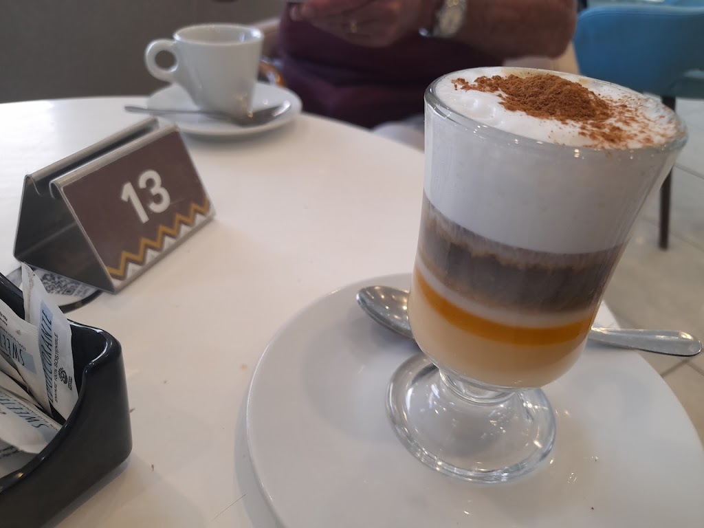The Corner Cafe — Comida y bebida