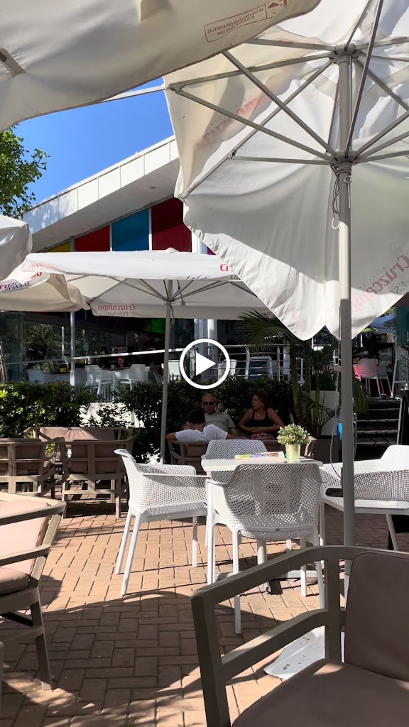 Cafe Bar Europa Benalmadena — Ambiente