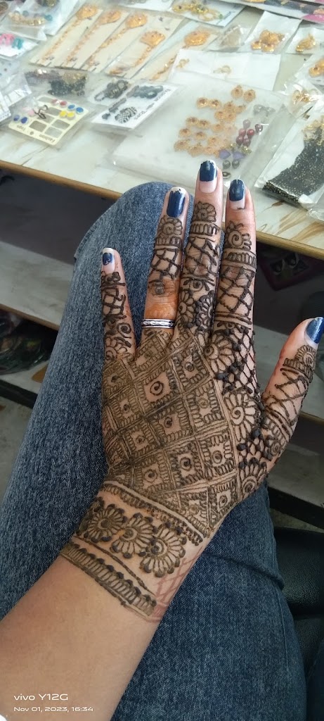 Mamta Makeover Cosmetics And Beauty Parlour