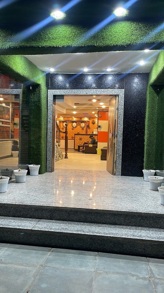 Hotel Park Plaza Srinagar