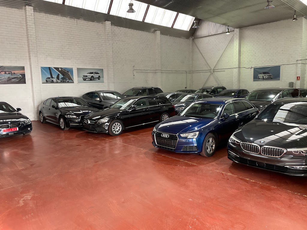 EXECUTIVE MOTOR — Interior