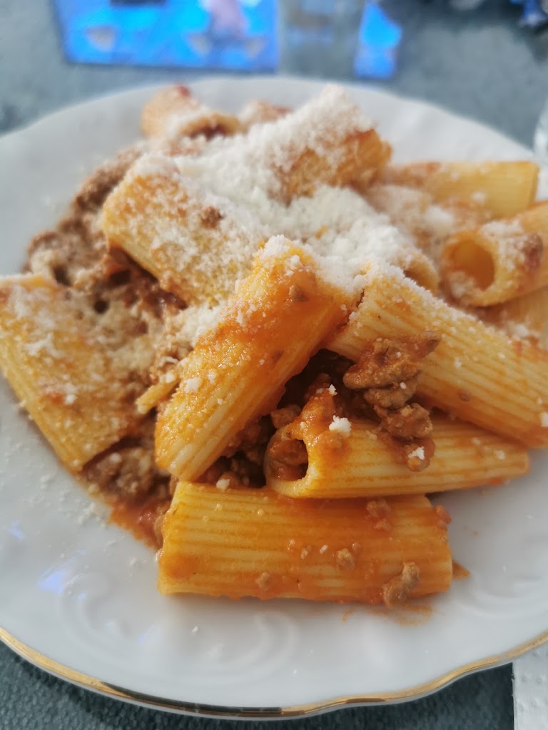 Natalie By Pavarotti — Comida y bebida