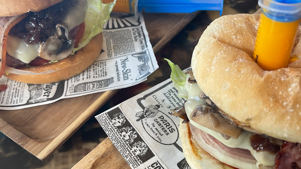 Sports Bar Sitges — Comida y bebida