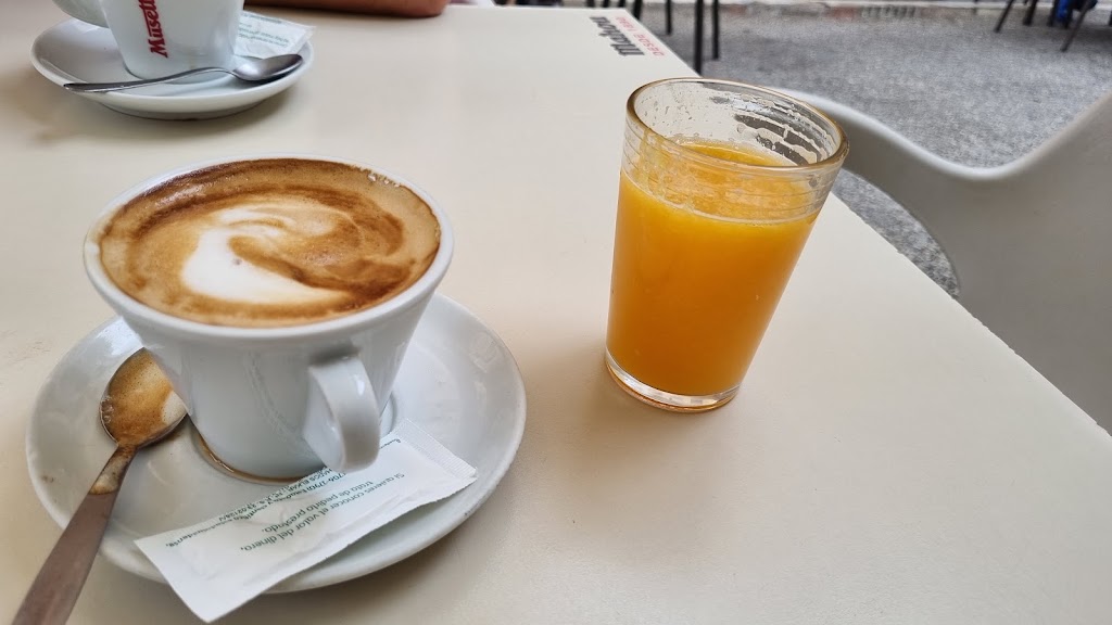 Cafeteria Colon — Comida y bebida
