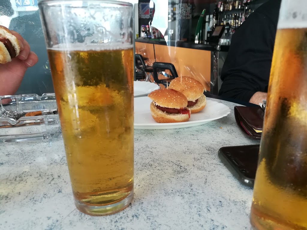 Pub Abraxas — Comida y bebida