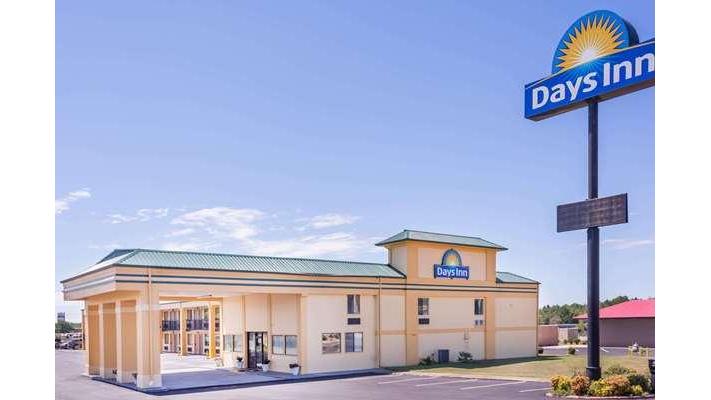 Days Inn by Wyndham Byron - Hotel in Byron , United States of America