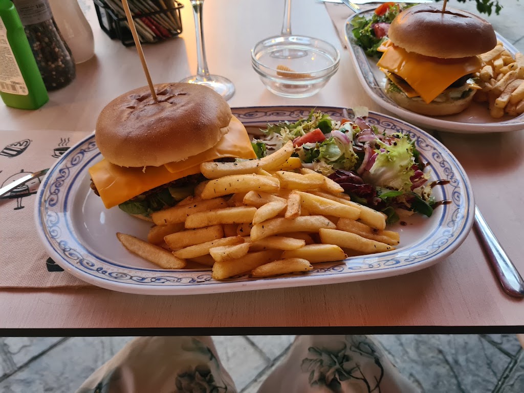 EL CARIBE — Comida y bebida