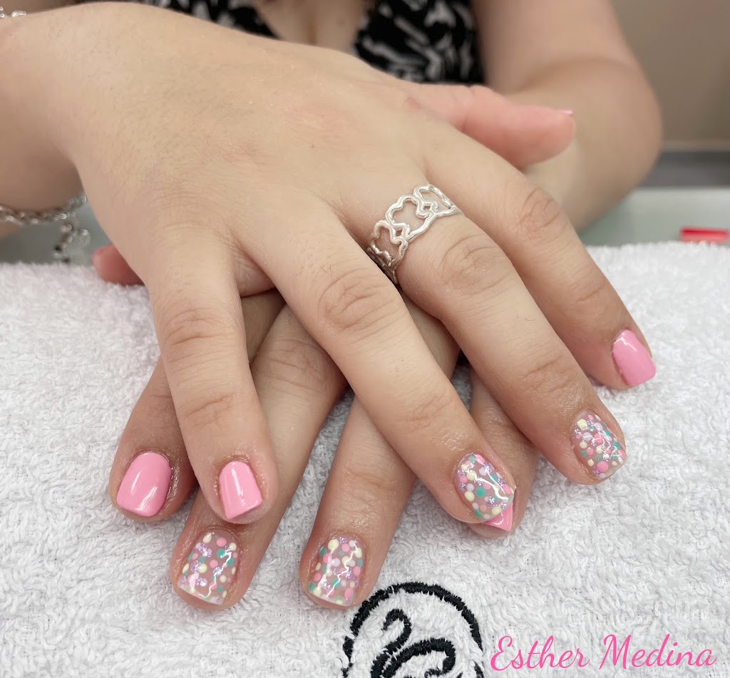 Esther Medina — Manicura