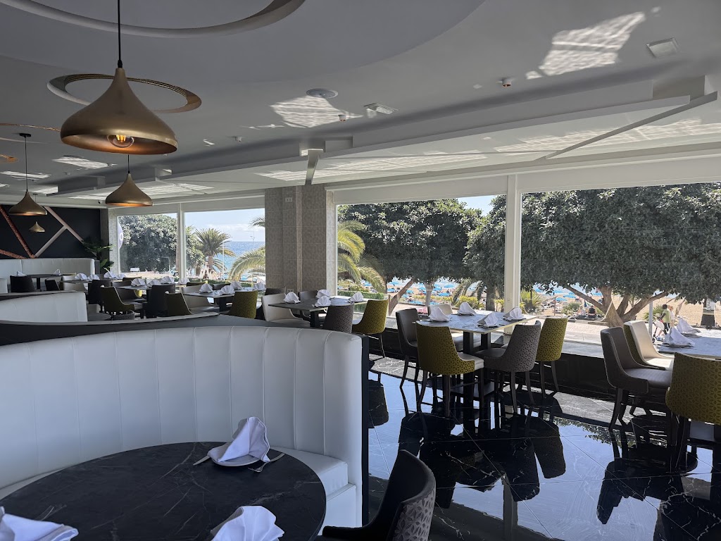 TARANA BAR & INDIAN RESTAURANT — Ambiente