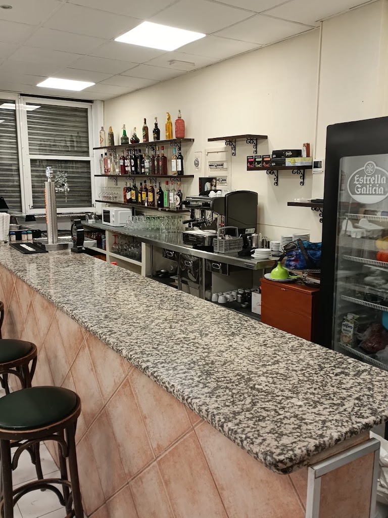 Cafeteria Burballes Bar — Ambiente