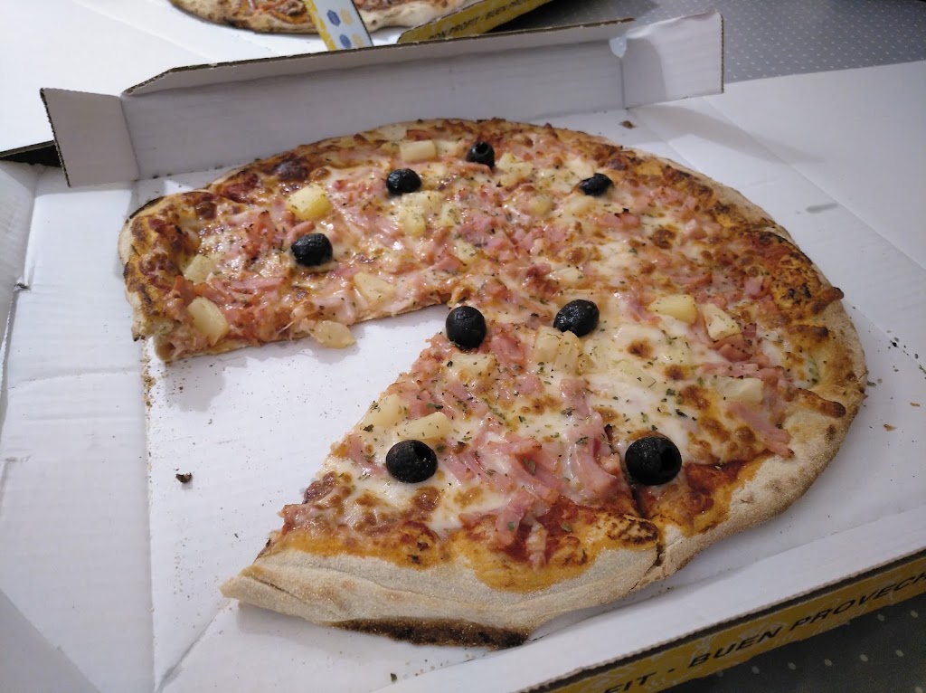 Carpi Pizza — Comida y bebida