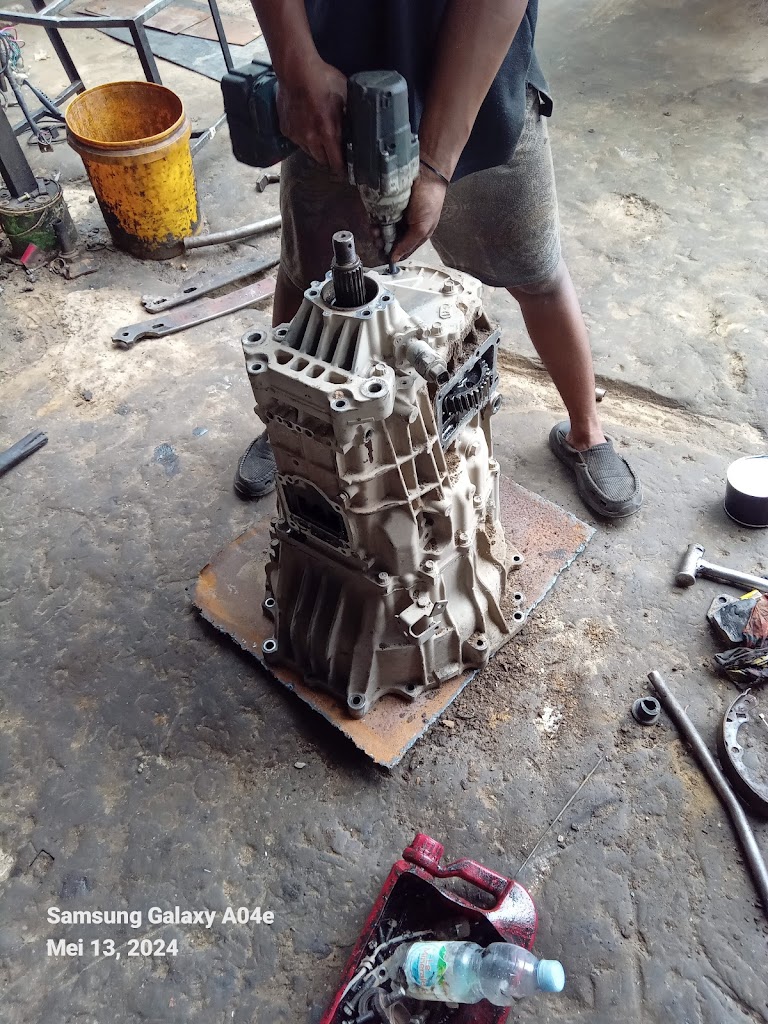 Bengkel mobil LEK MAN SERVIS