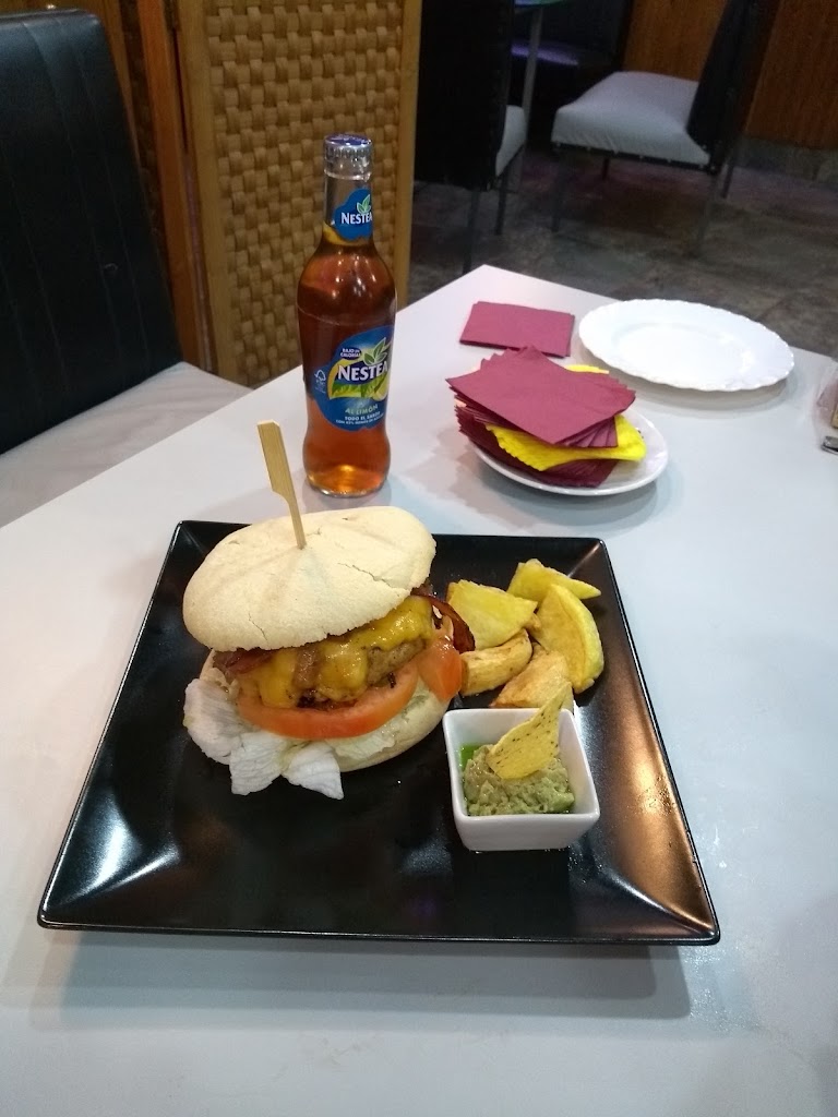 Amazonas Special Bar — Comida y bebida