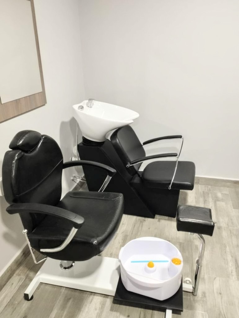 Amos peluqueria y estetica — Del propietario