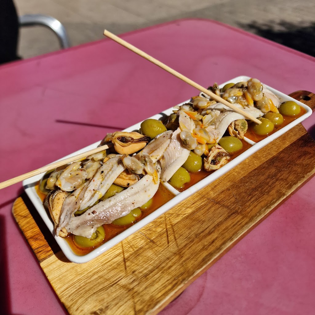 Bar De Vins — Comida y bebida