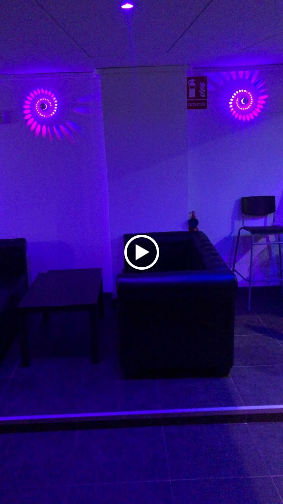 El Local Bar de Copas — Videos