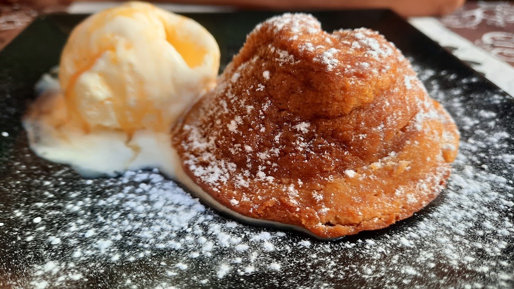 Restaurante CASA LA ROJA. — Comida y bebida
