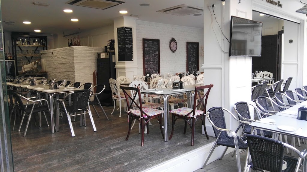 La Tertulia Gastrobar — Ambiente