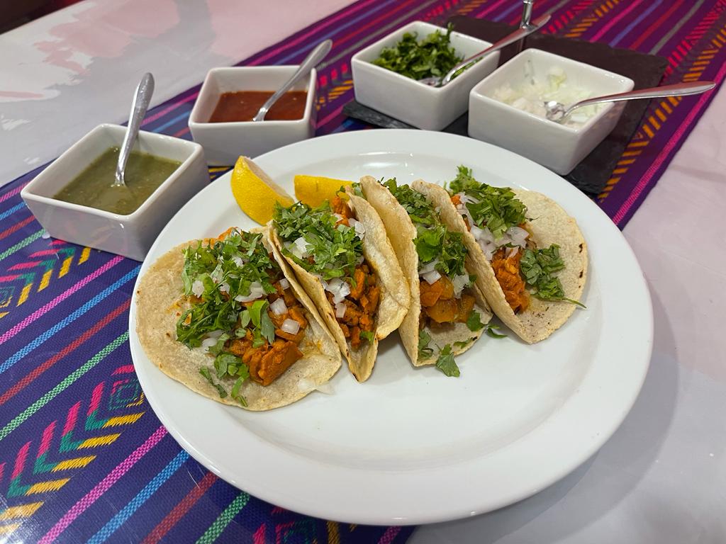 Antojitos el grillo — Comida y bebida