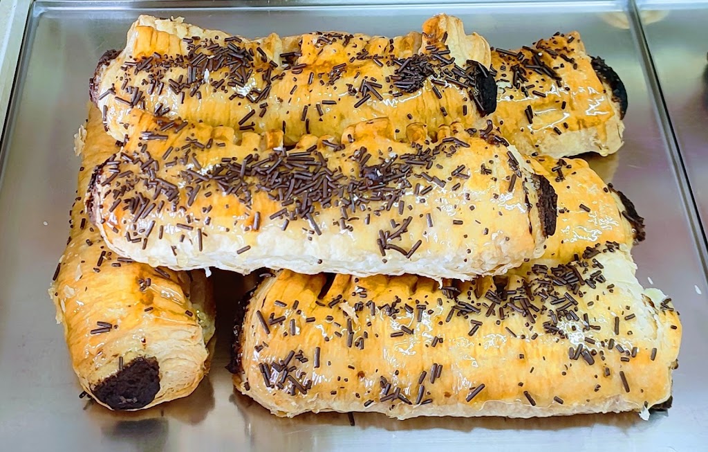 Panaderia Fernando Damian — Comida y bebida