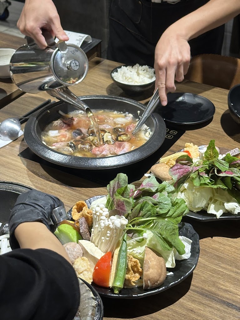 湯引石鍋（大里石頭火鍋｜雞鍋｜素食鍋物） 的照片