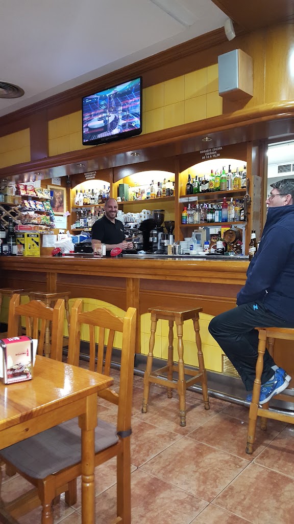 Cafe Bar Luis — Ambiente