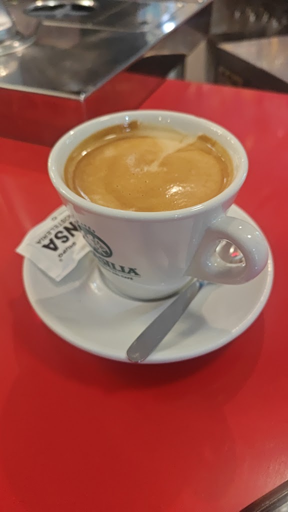 Pizzeria Cafeteria Manhattan Callosa — Comida y bebida