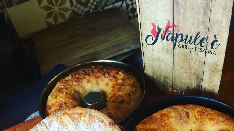 Pizzeria & Grill Napule e - Italiano — Comida y bebida