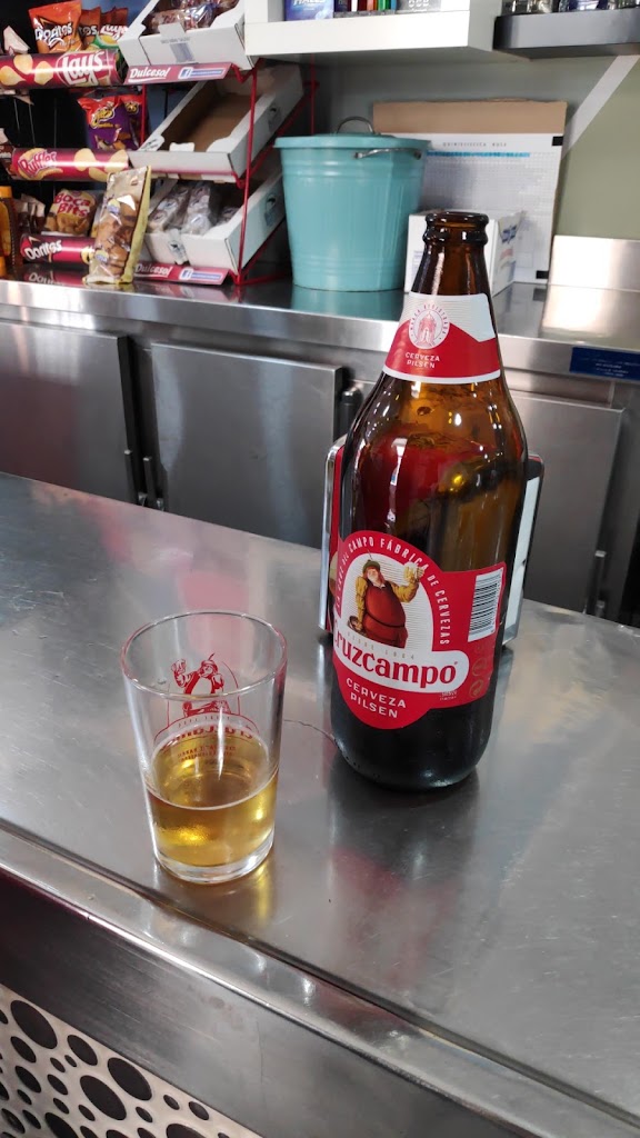 Bar Pena Motera Bule — Comida y bebida