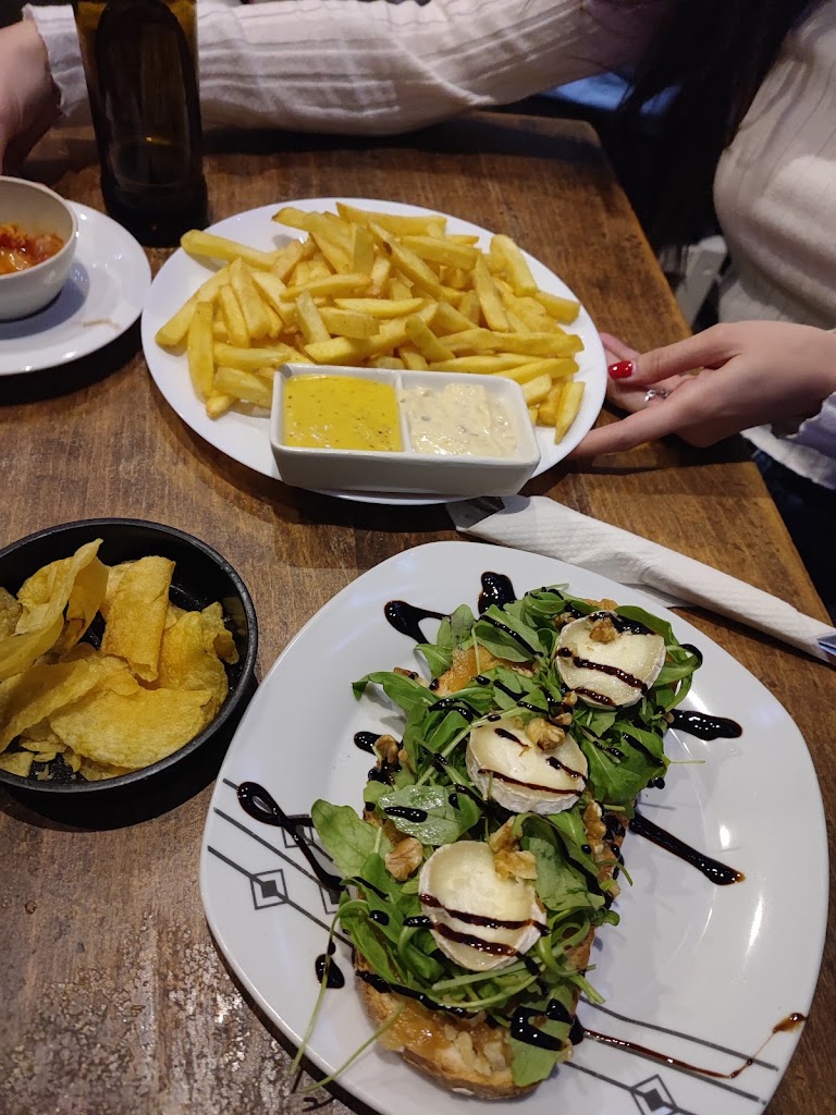 Bar LA COMARCA — Comida y bebida