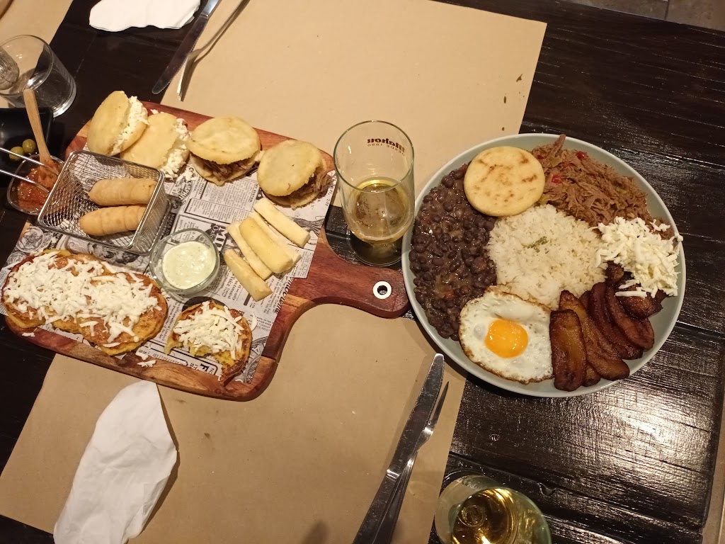 Somnis Bar — Comida y bebida