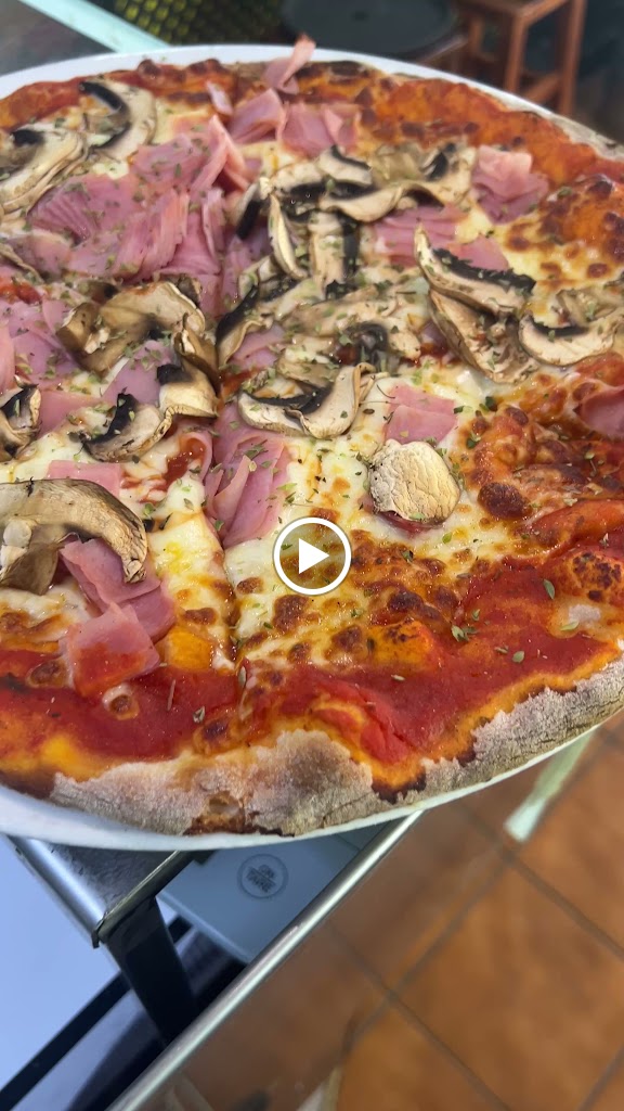 La Esquinita 2 — Pizza