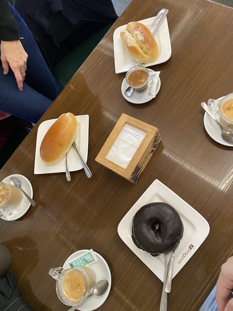 Cafeteria Zoragarri Pasteleria — Comida y bebida