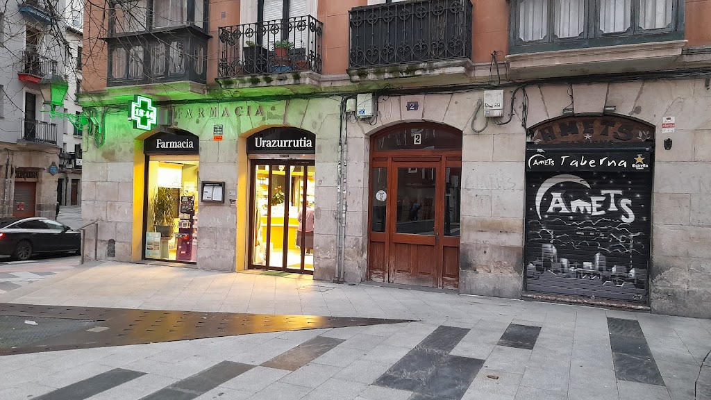 FARMACIA URAZURRUTIA (Silvia Santin-Susana Zarate)