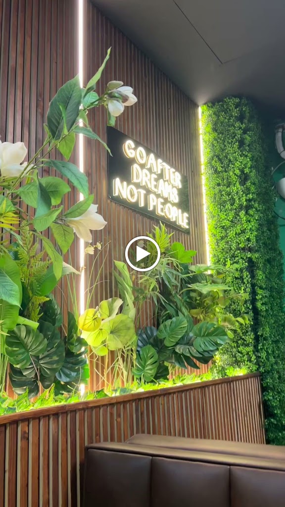 Rocco Restaurante Halal — Videos