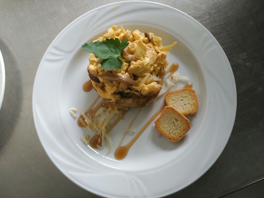 TAHER Cafeteria Restaurante — Comida y bebida