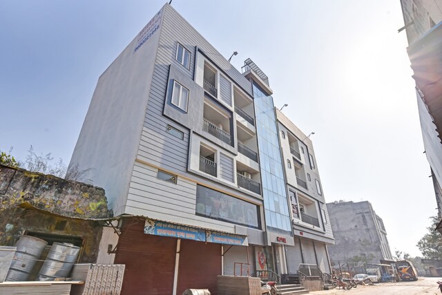 Collection O 70296 Hotel Sarover