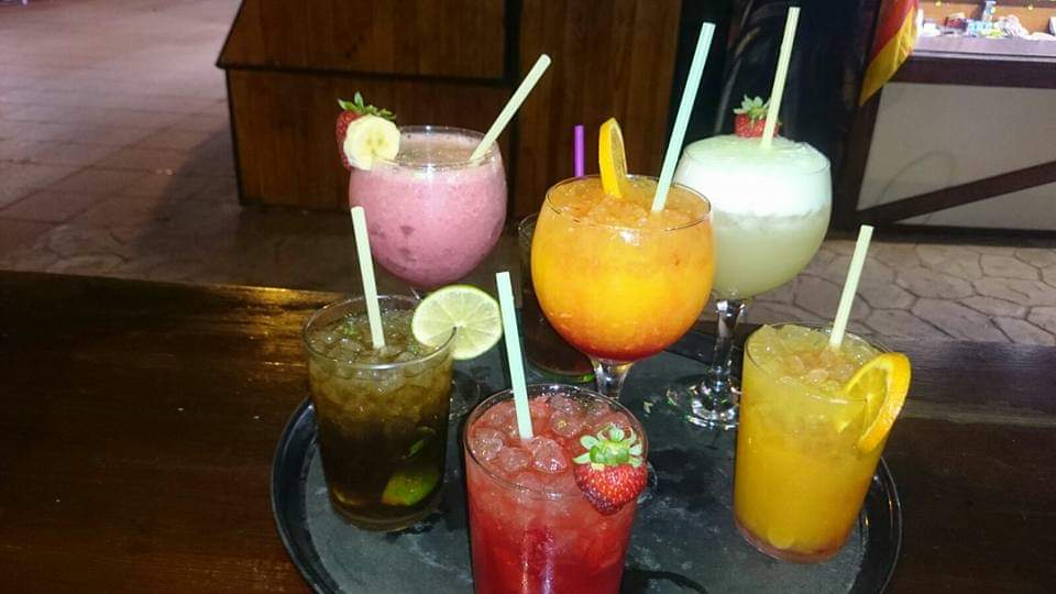 Calypso Cocktail Restaurant — Comida y bebida