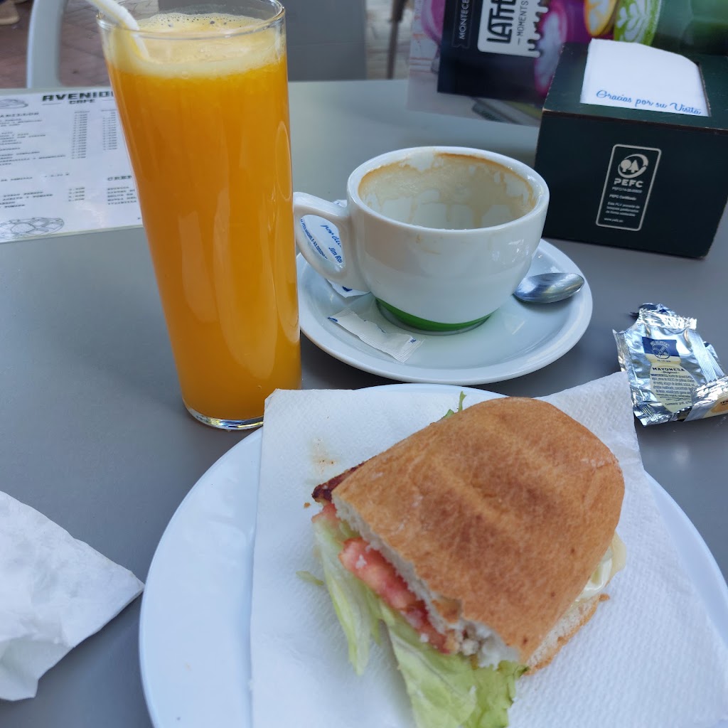 Avenida Cafe — Cafe