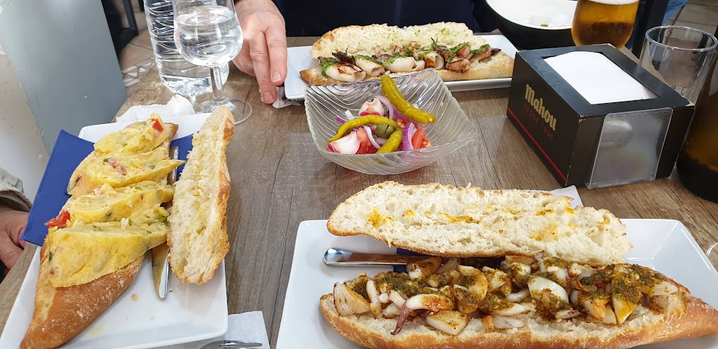 Cafeteria Noray - Punto de amarre — Comida y bebida