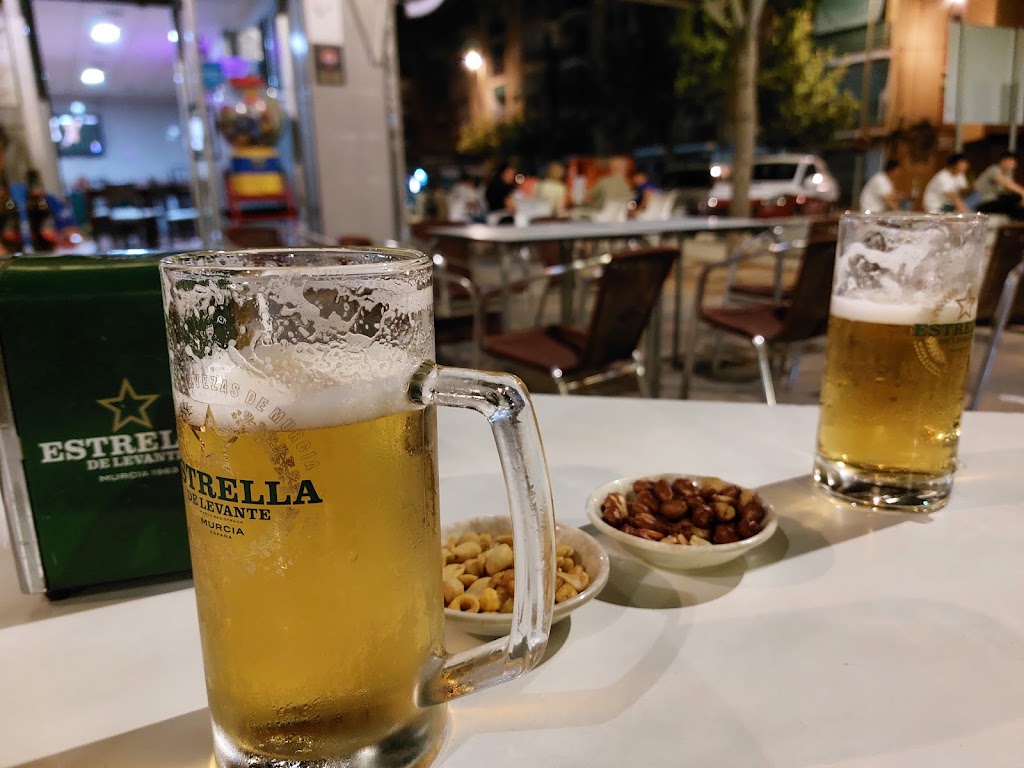 Cerveceria Yesica — Comida y bebida