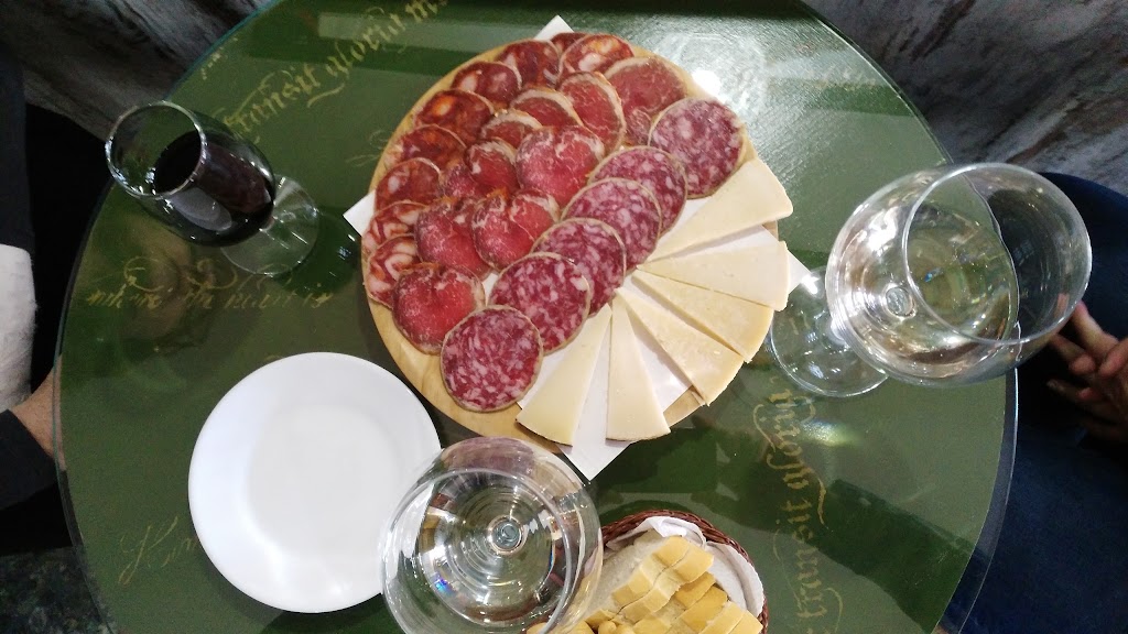 Ziokas Pub — Comida y bebida